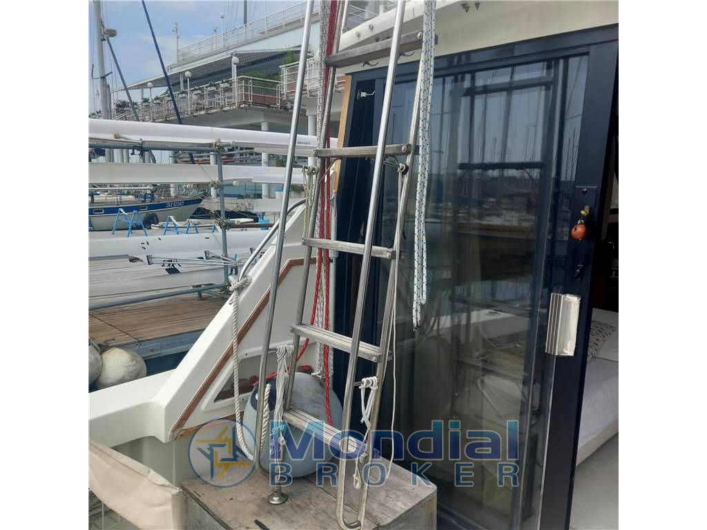 Trojan yacht Trojan 36 fly