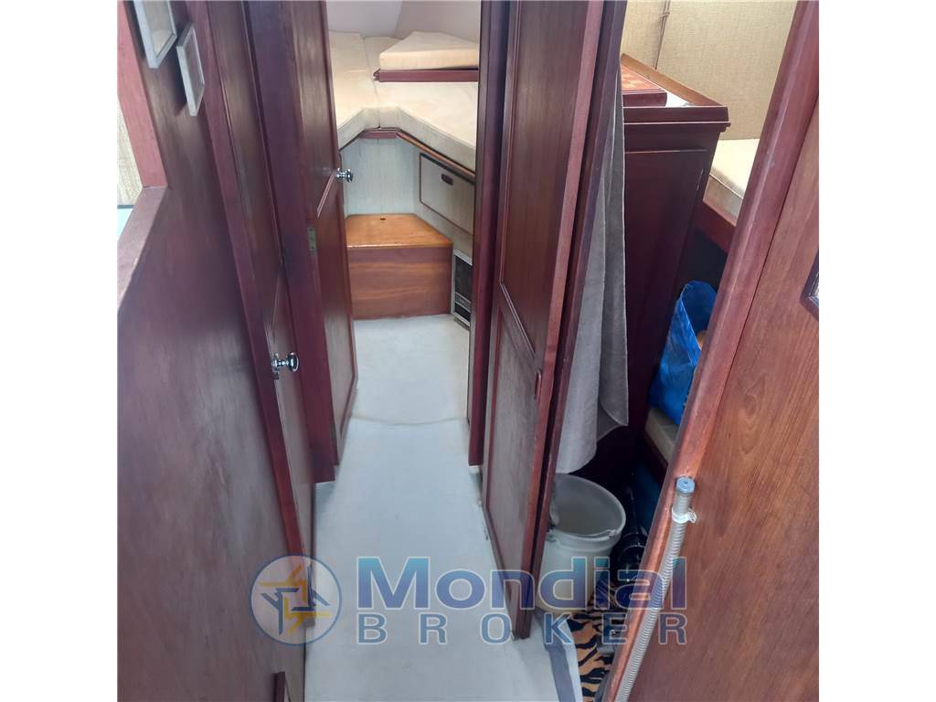 Trojan yacht Trojan 36 fly