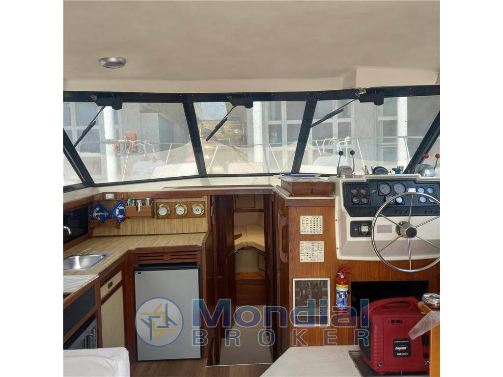 Trojan yacht Trojan 36 fly