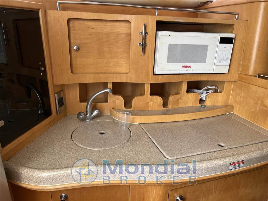 Boston whaler 34 defiance