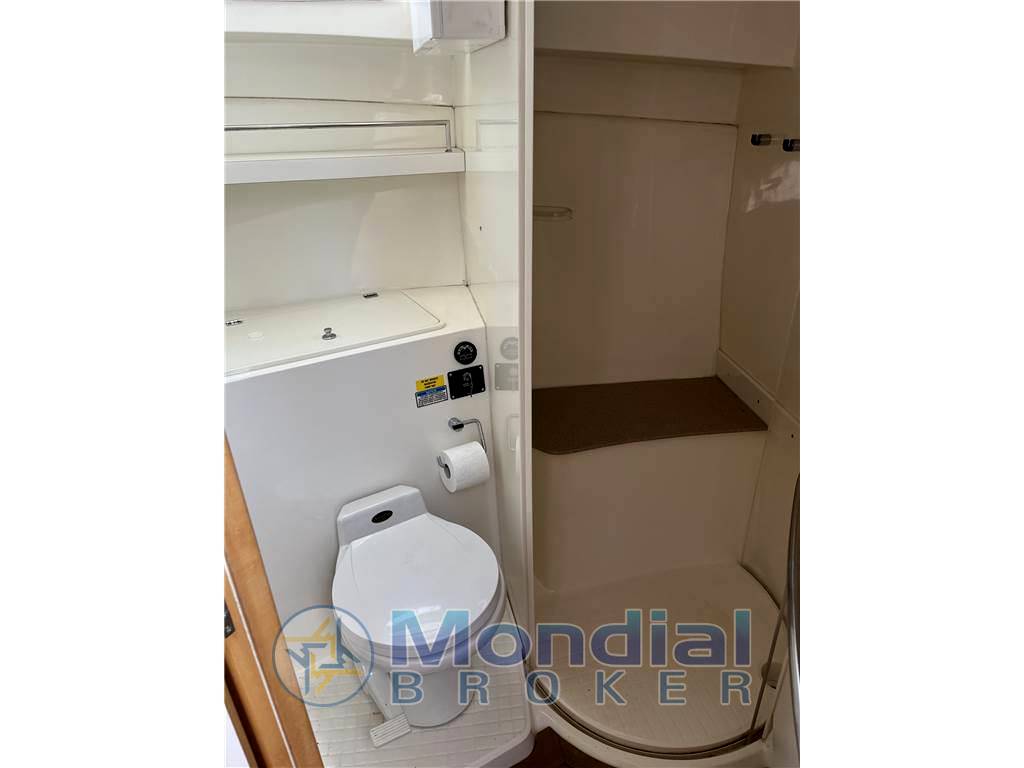 Boston whaler 34 defiance