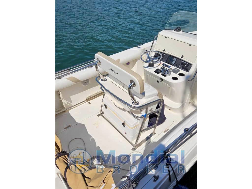 Boston whaler Outrage 270