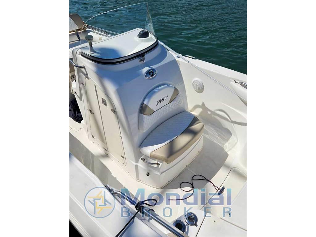 Boston whaler Outrage 270