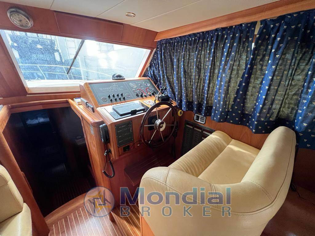 Cantieri estensi 440 goldstar fly