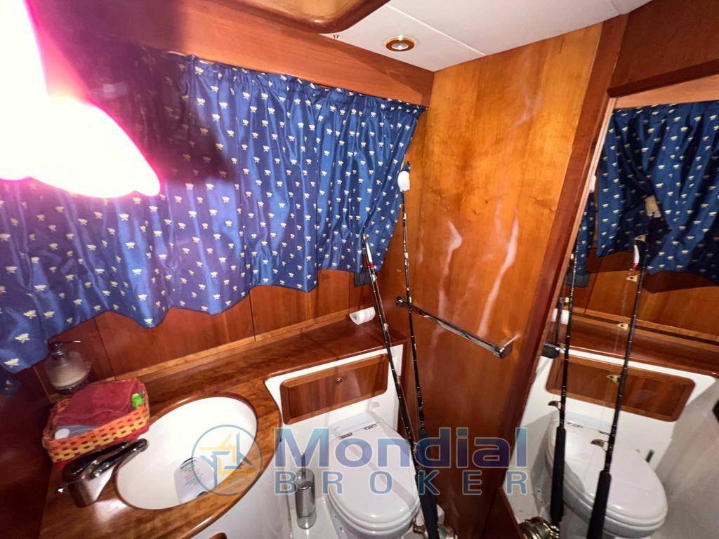 Cantieri estensi 440 goldstar fly