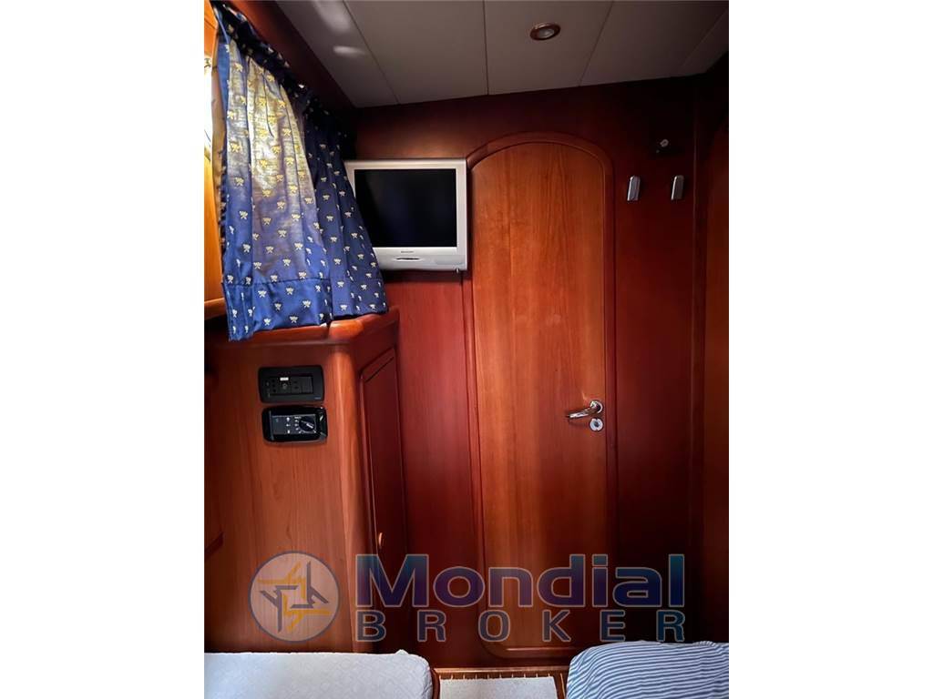 Cantieri estensi 440 goldstar fly