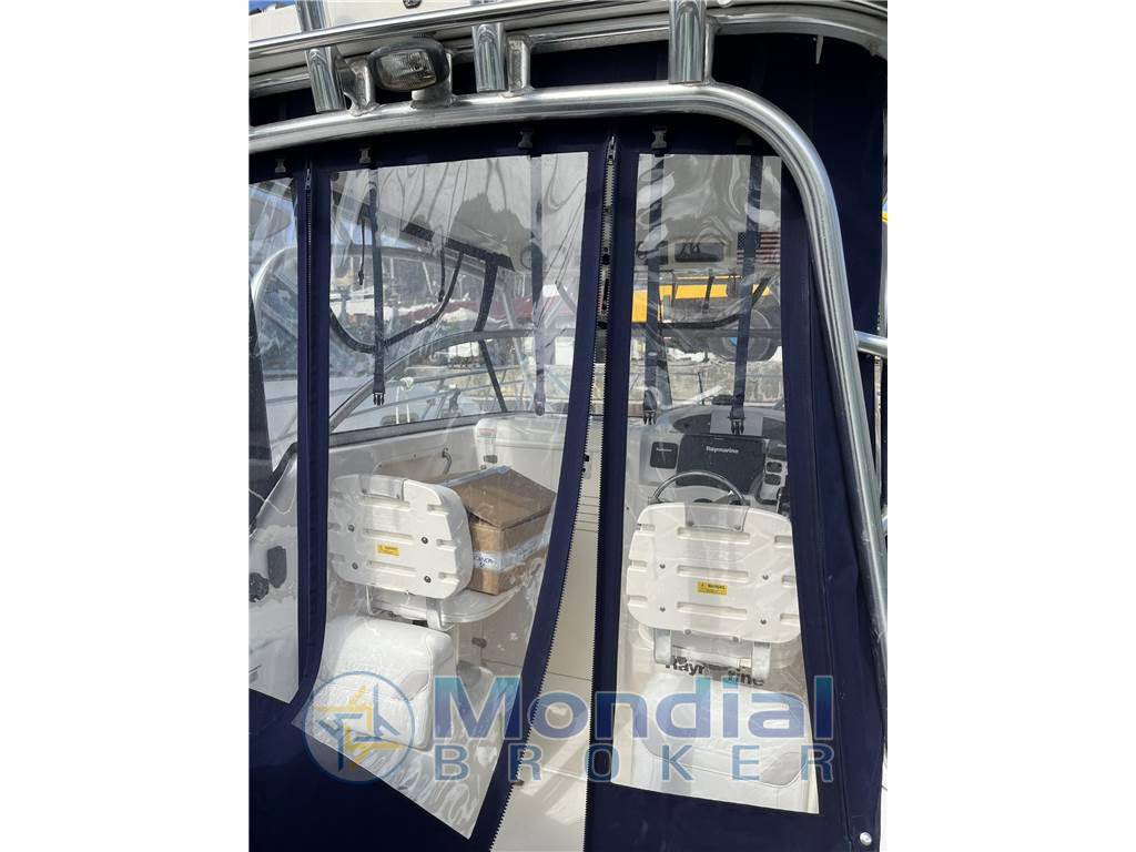 Boston whaler 255 conquest