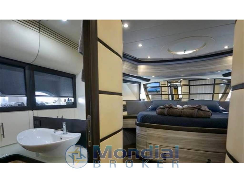 Pershing 76