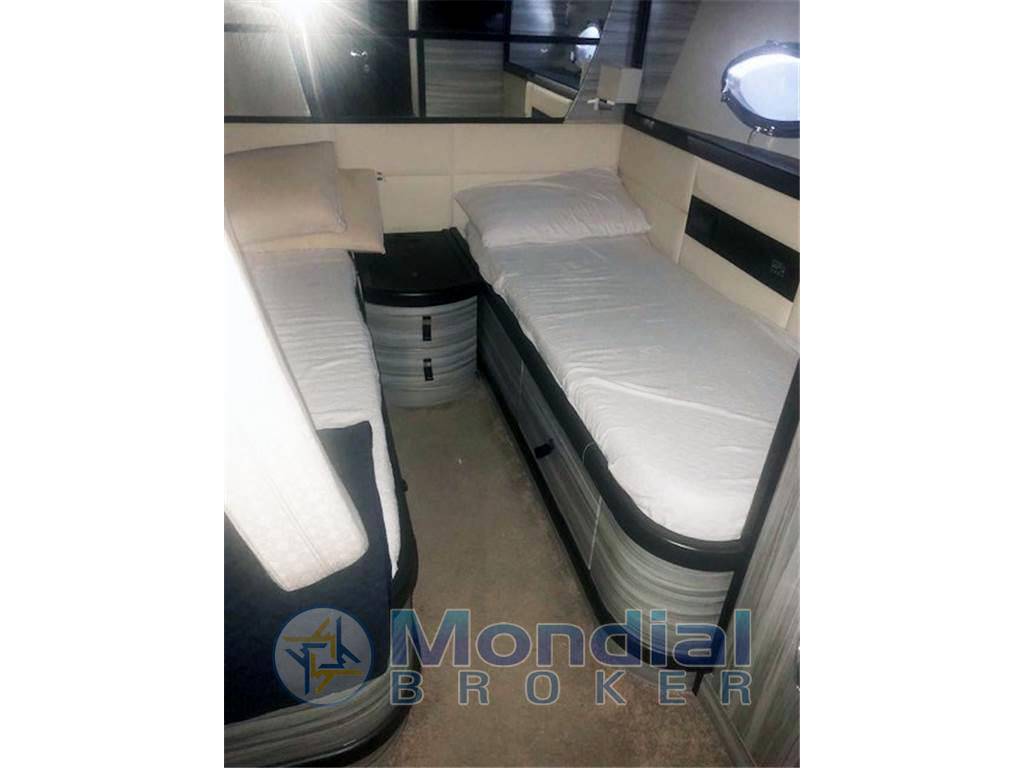 Pershing 76