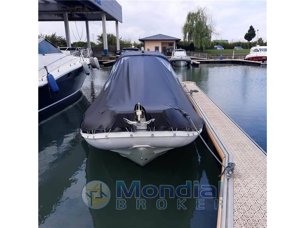 Trimarine 770 cabin