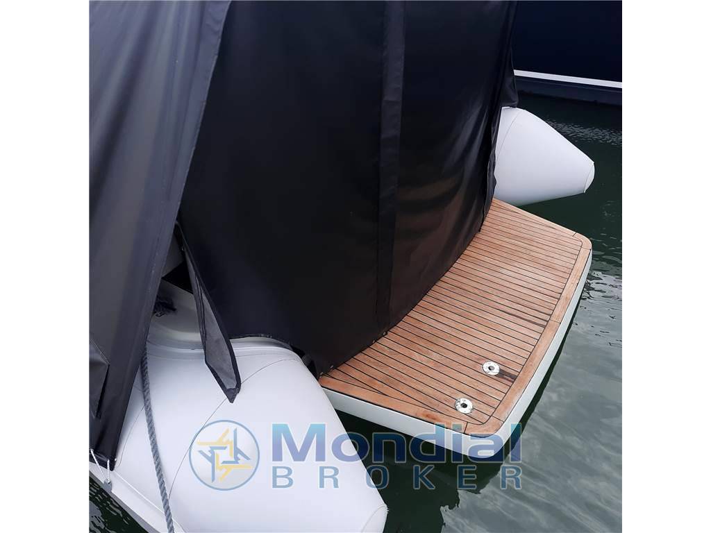Trimarine 770 cabin