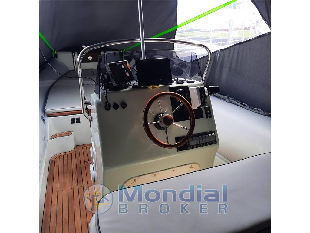 Trimarine 770 cabin