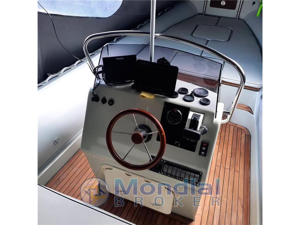 Trimarine 770 cabin