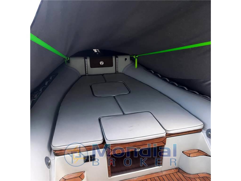 Trimarine 770 cabin