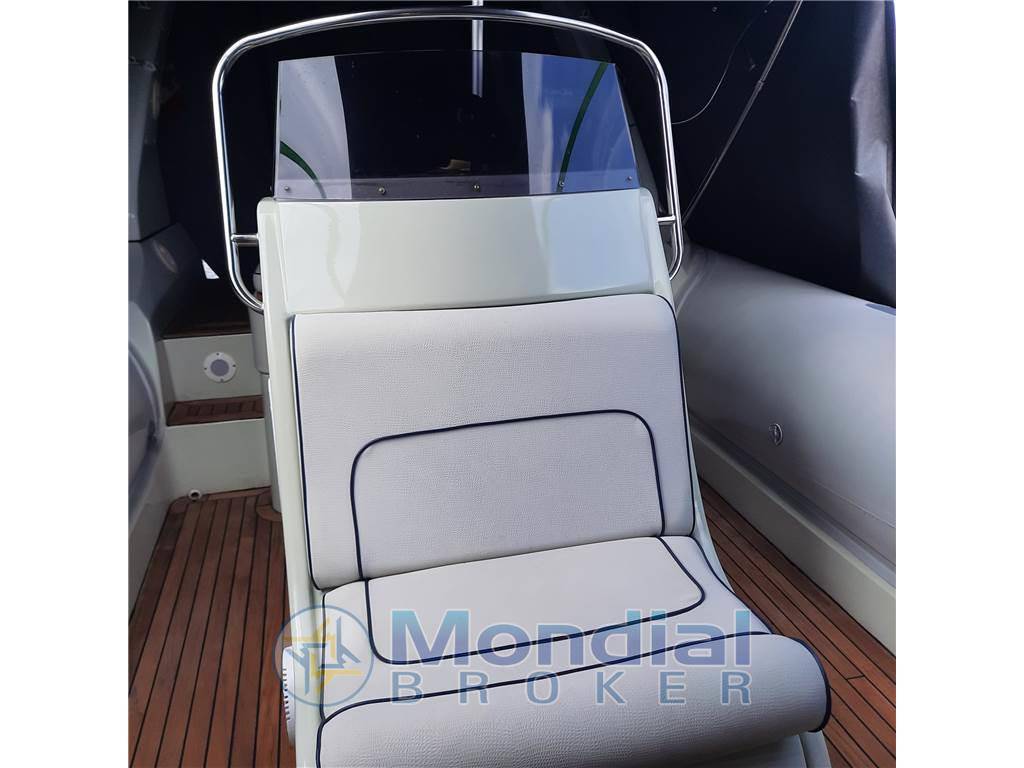 Trimarine 770 cabin