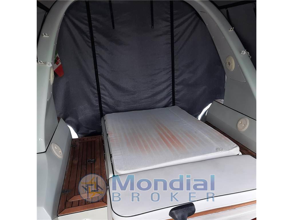 Trimarine 770 cabin