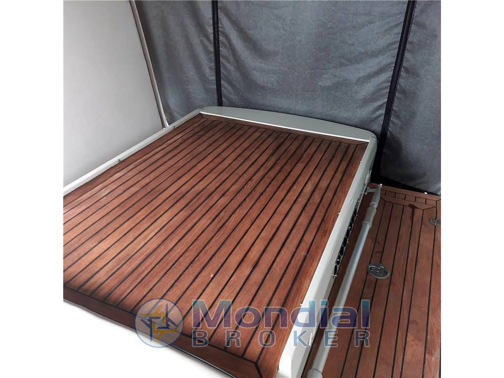Trimarine 770 cabin