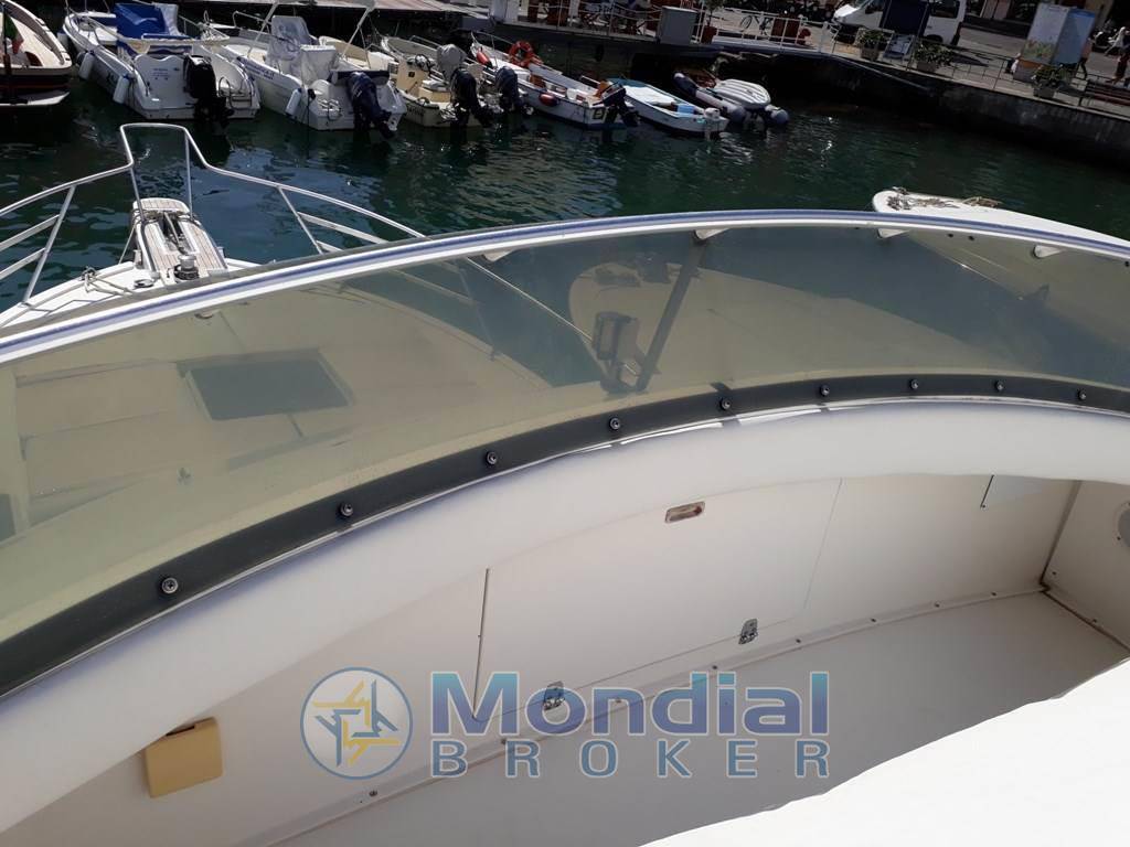 Bertram yacht 37' convertible