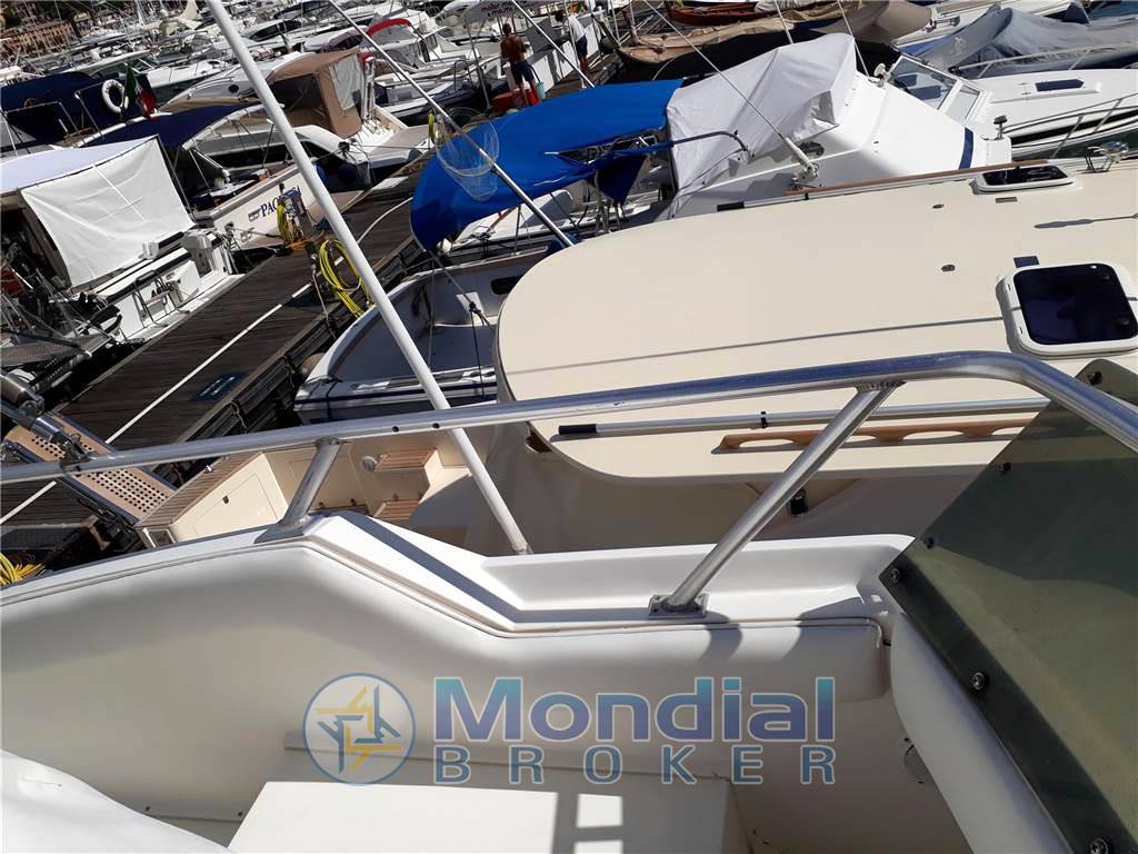 Bertram yacht 37' convertible