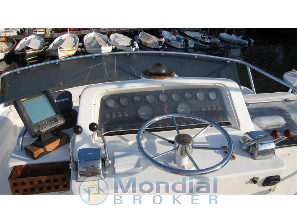 Bertram yacht 37' convertible