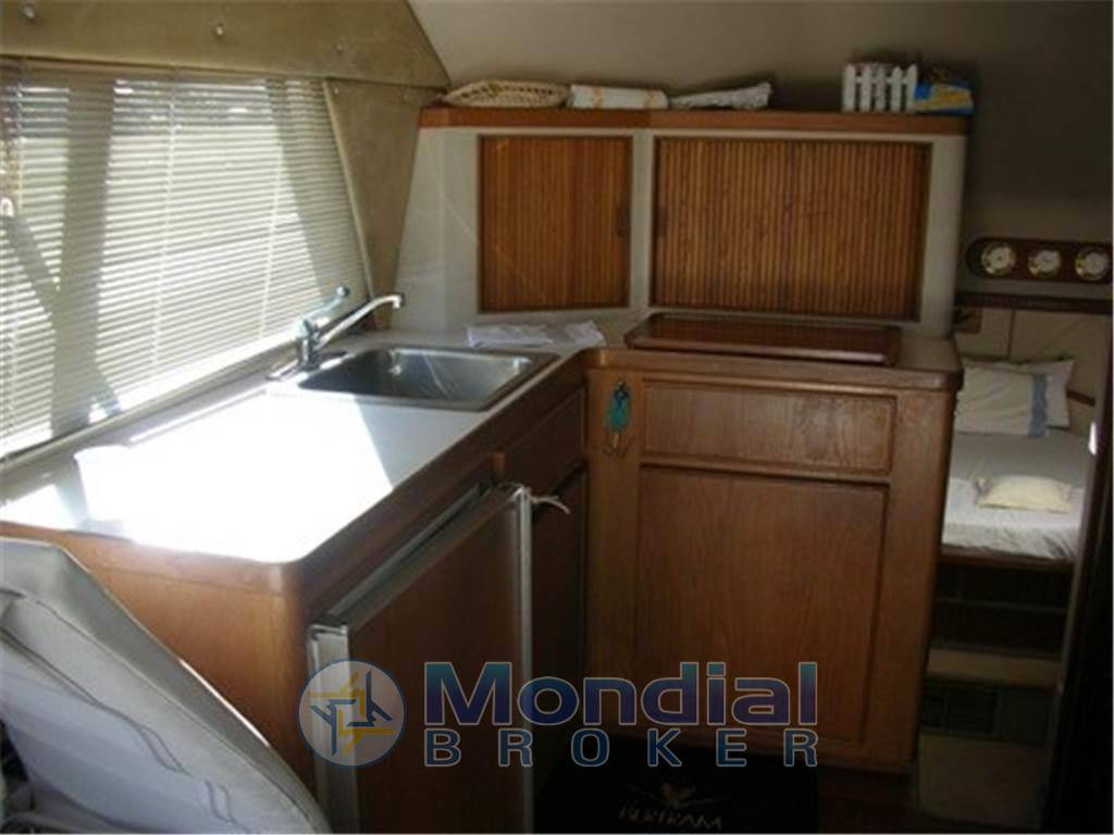 Bertram yacht 37' convertible