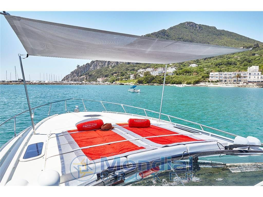 Pershing 54'