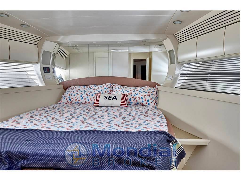 Pershing 54'