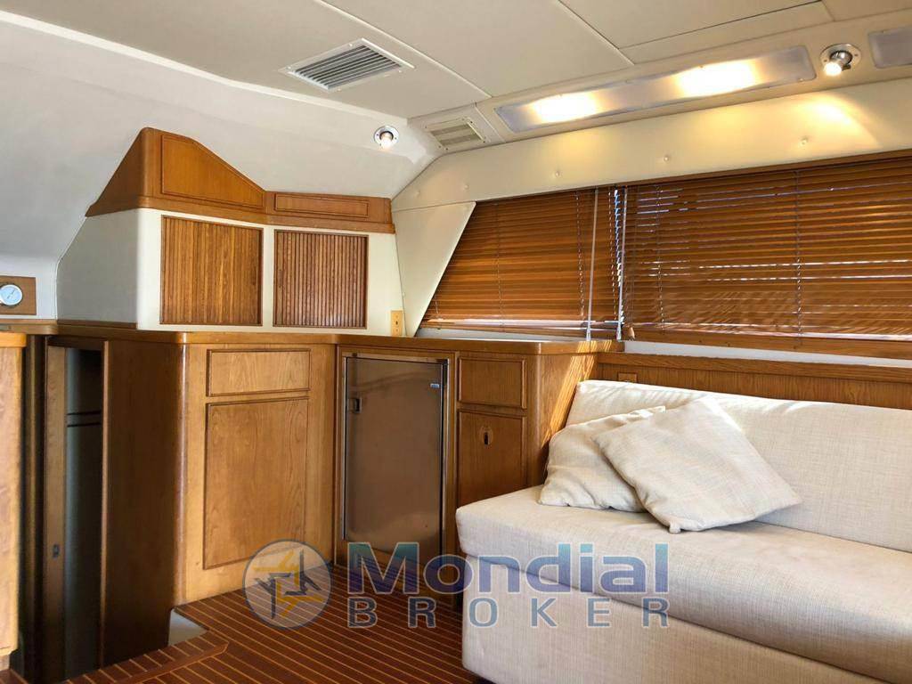 Bertram yacht 37' convertible
