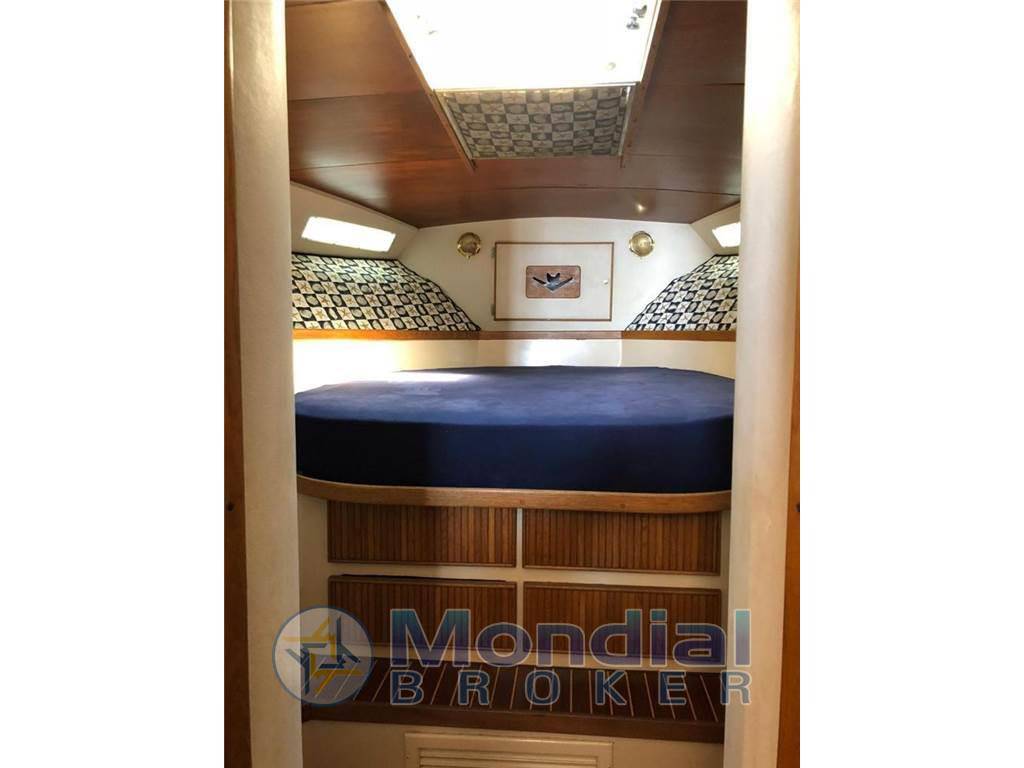 Bertram yacht 37' convertible