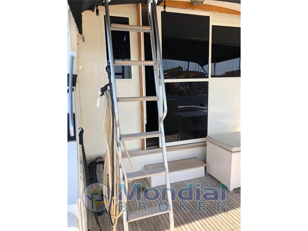 Bertram yacht 37' convertible