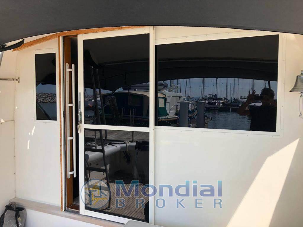 Bertram yacht 37' convertible