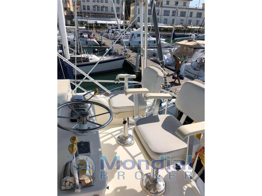 Bertram yacht 37' convertible