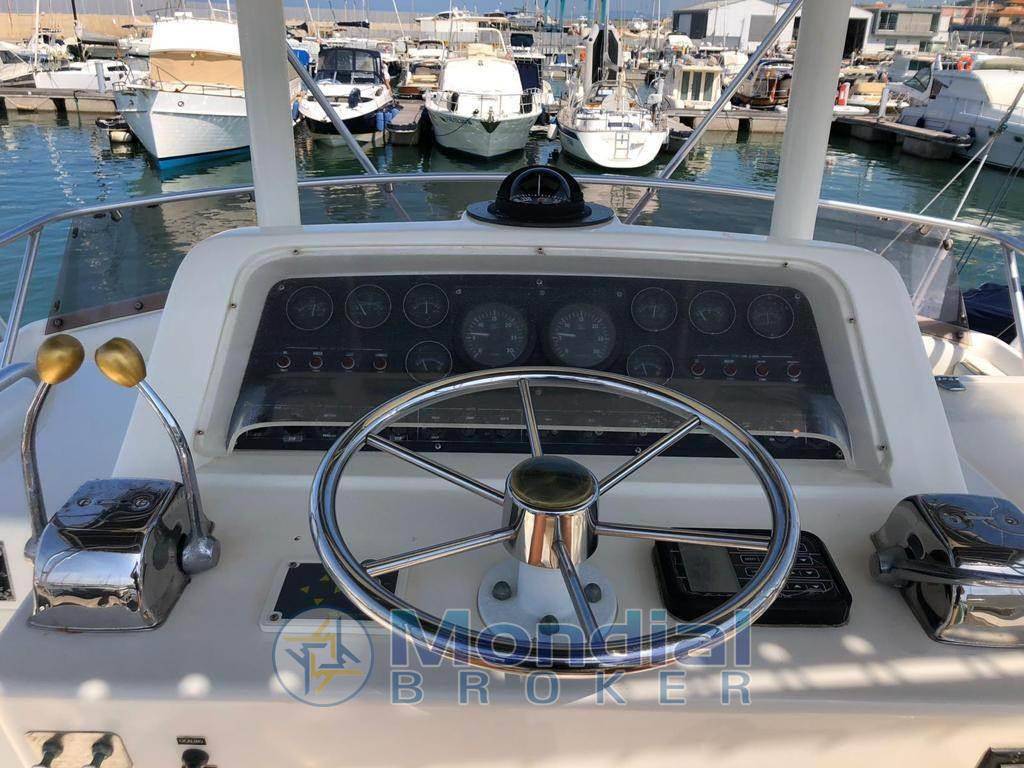 Bertram yacht 37' convertible