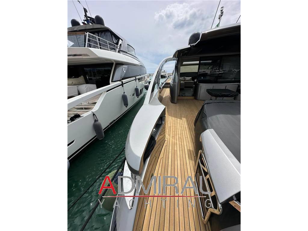 Pershing 70