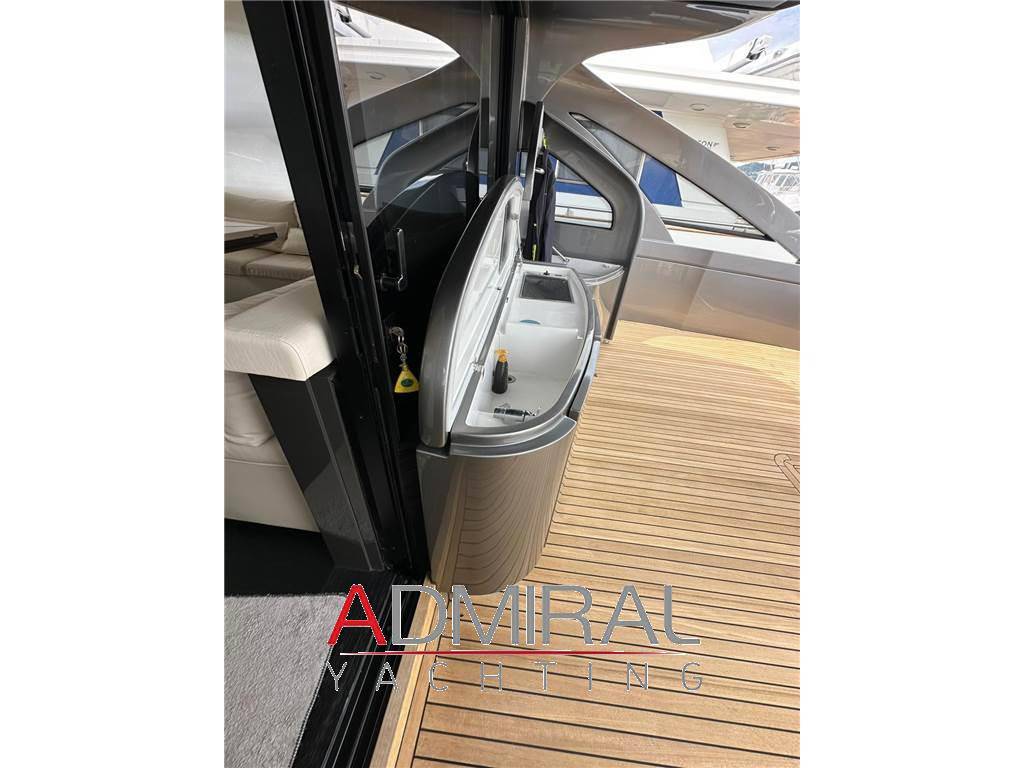 Pershing 70