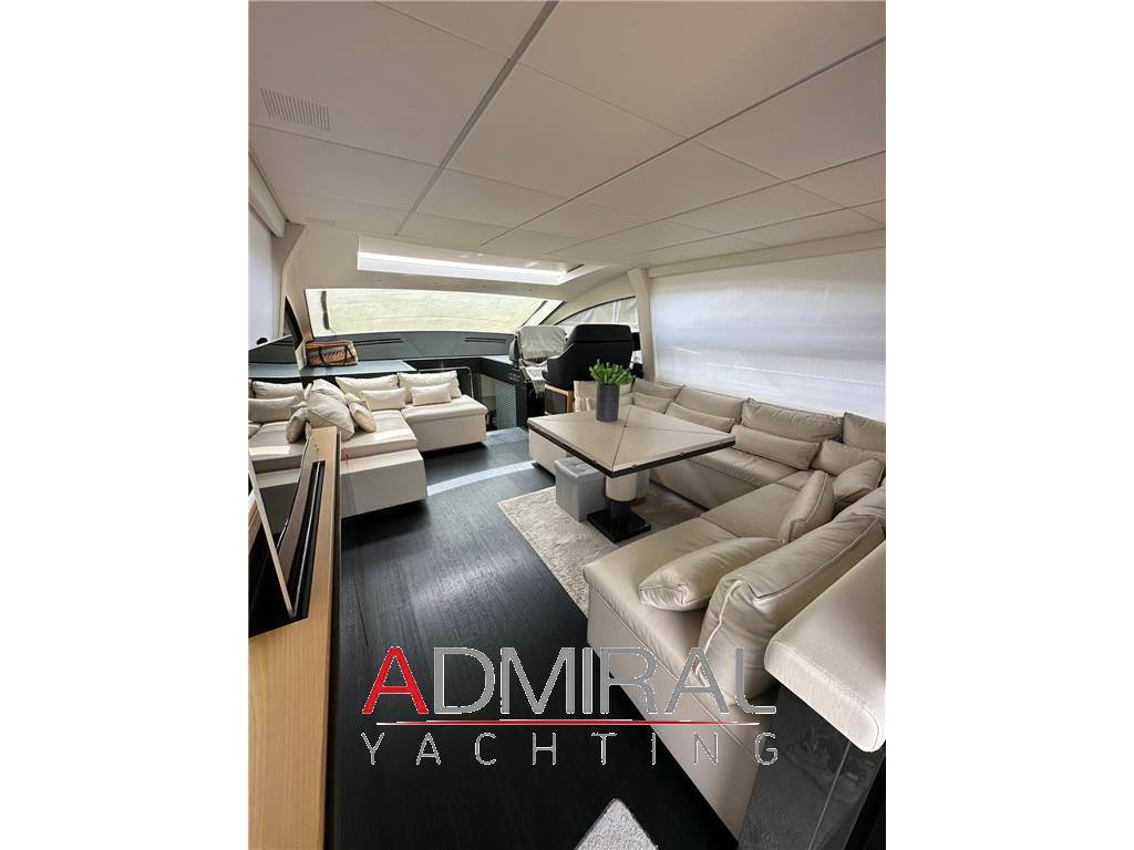 Pershing 70
