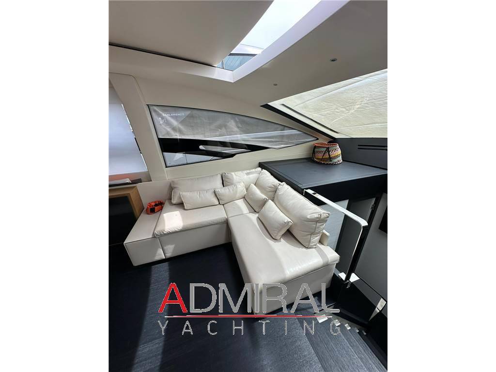 Pershing 70