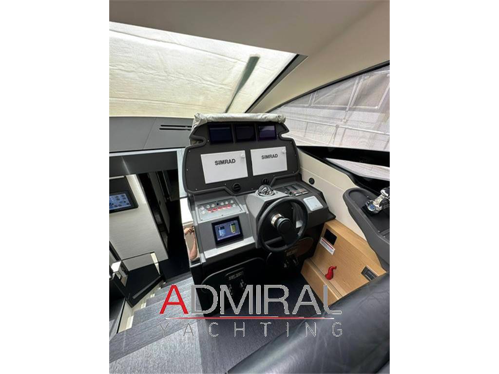 Pershing 70