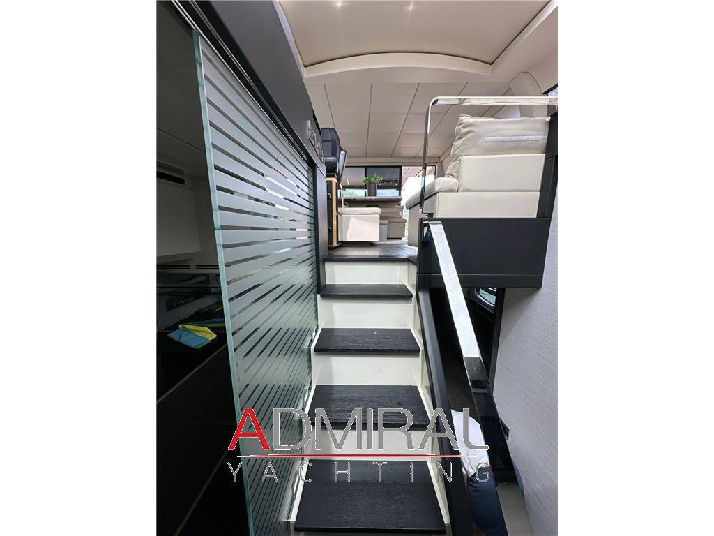 Pershing 70