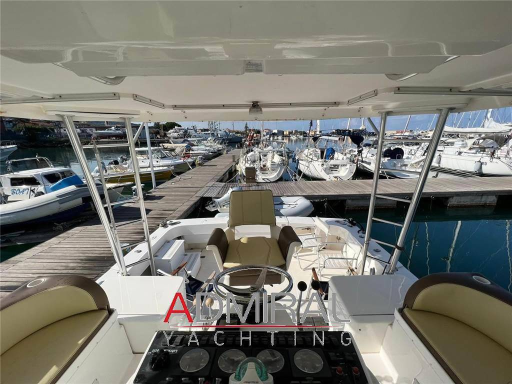 Luhrs 40 open