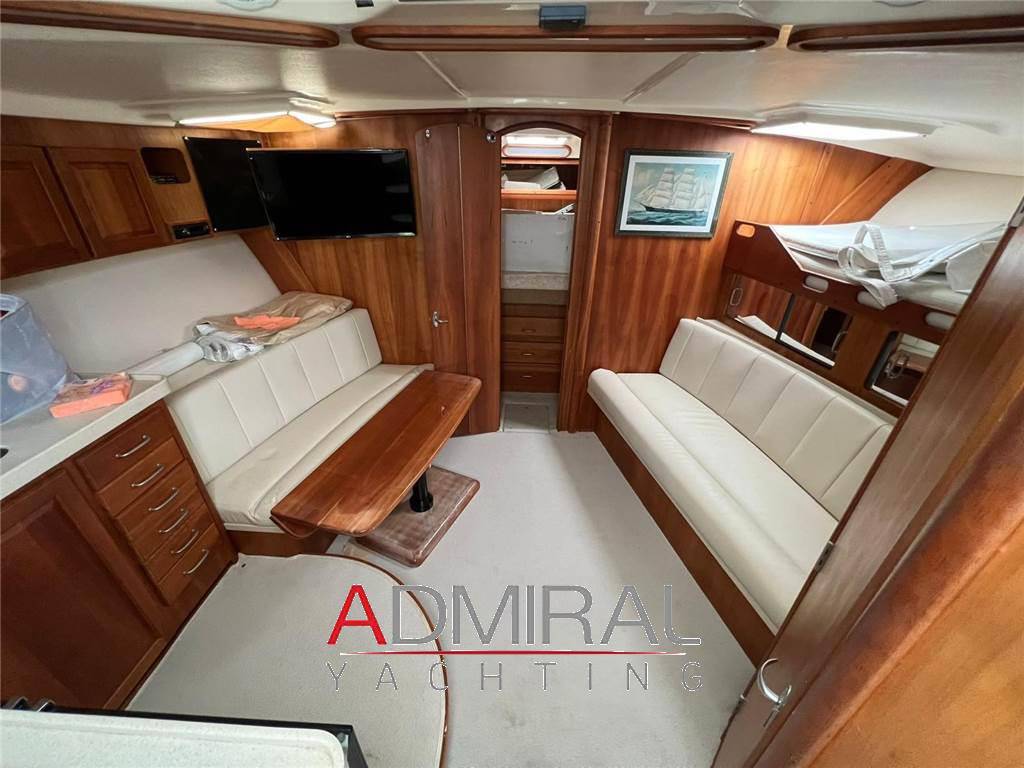 Luhrs 40 open
