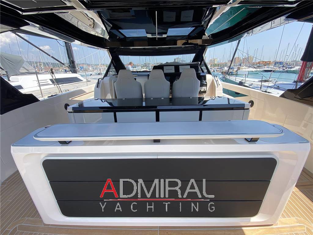 Cayman yachts 540 wa
