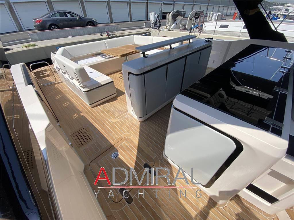 Cayman yachts 540 wa