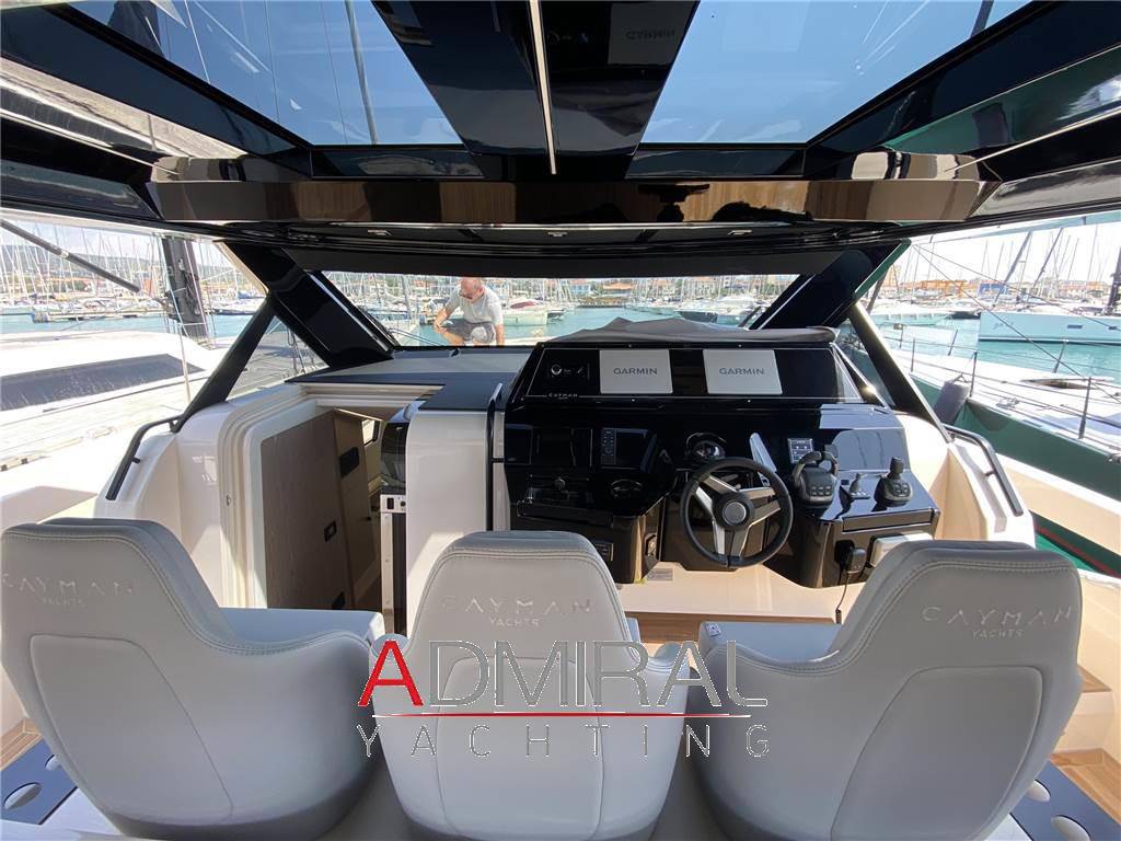 Cayman yachts 540 wa