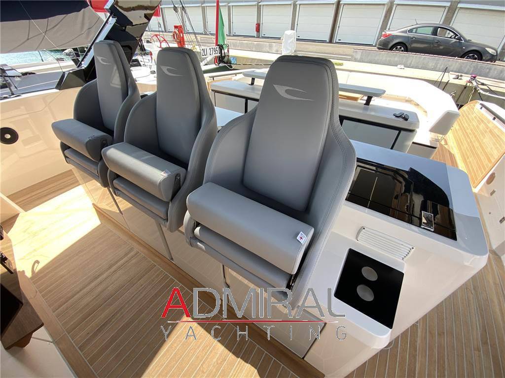 Cayman yachts 540 wa