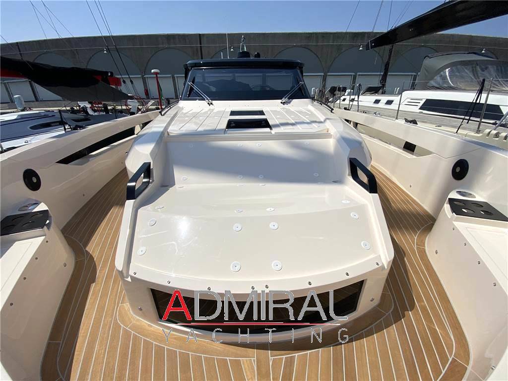 Cayman yachts 540 wa