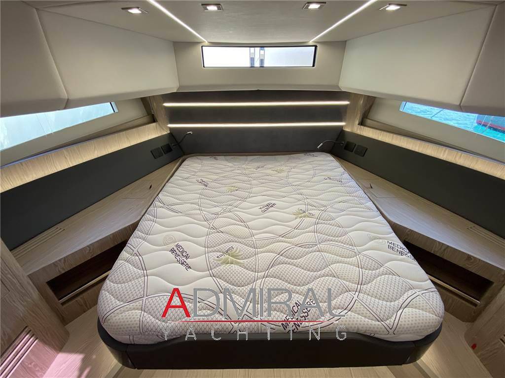 Cayman yachts 540 wa