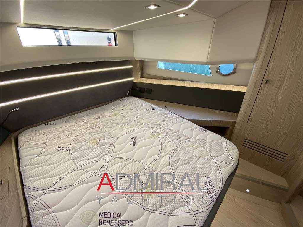 Cayman yachts 540 wa