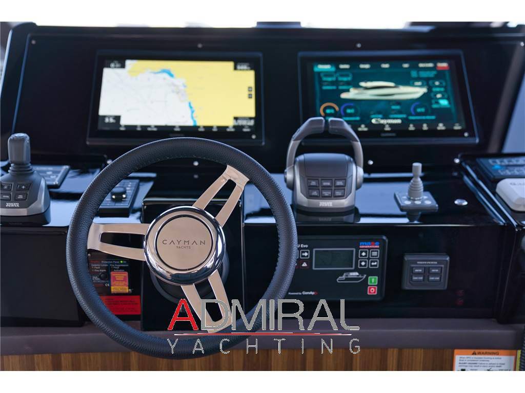 Cayman yachts S600