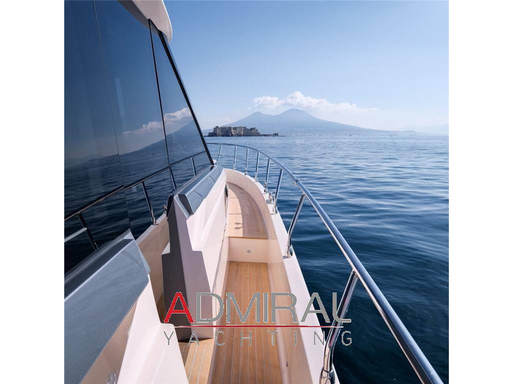 Cayman yachts S600